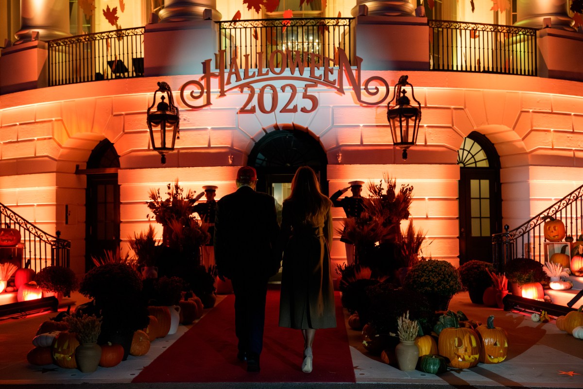 President Donald Trump and First Lady Melania Trump hand out candy to trick-or-treaters at the South Portico during Halloween celebrations at the White House, Thursday, October 30, 2025. (Official White House Photo by Andrea Hanks)