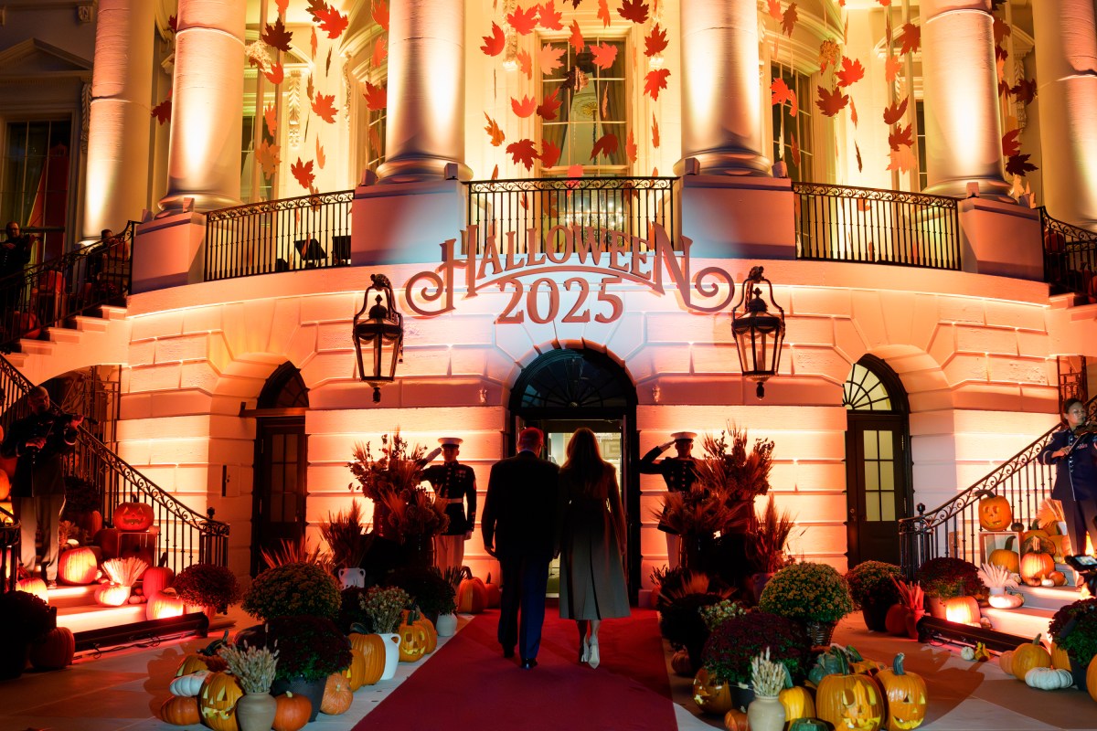 President Donald Trump and First Lady Melania Trump hand out candy to trick-or-treaters at the South Portico during Halloween celebrations at the White House, Thursday, October 30, 2025. (Official White House Photo by Andrea Hanks)
