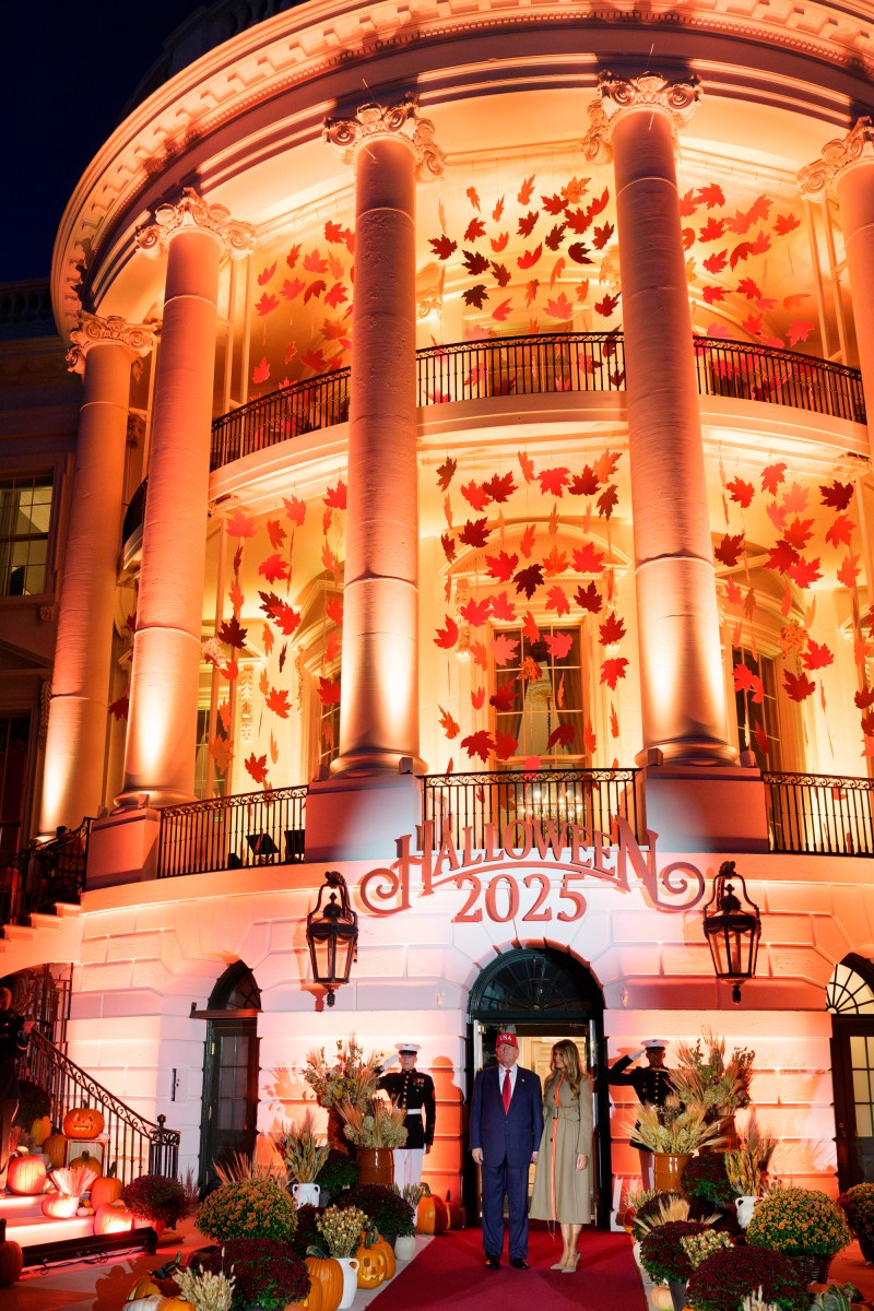 President Donald Trump and First Lady Melania Trump hand out candy to trick-or-treaters at the South Portico during Halloween celebrations at the White House, Thursday, October 30, 2025. (Official White House Photo by Andrea Hanks)