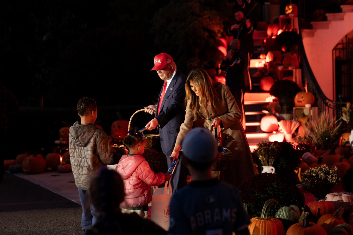 President Donald Trump and First Lady Melania Trump hand out candy to trick-or-treaters at the South Portico during Halloween celebrations at the White House, Thursday, October 30, 2025. (Official White House Photo by Andrea Hanks)