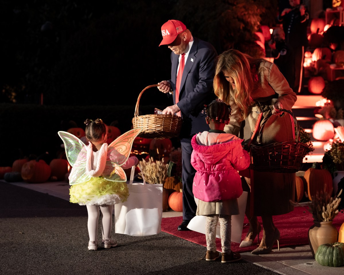 President Donald Trump and First Lady Melania Trump hand out candy to trick-or-treaters at the South Portico during Halloween celebrations at the White House, Thursday, October 30, 2025. (Official White House Photo by Andrea Hanks)