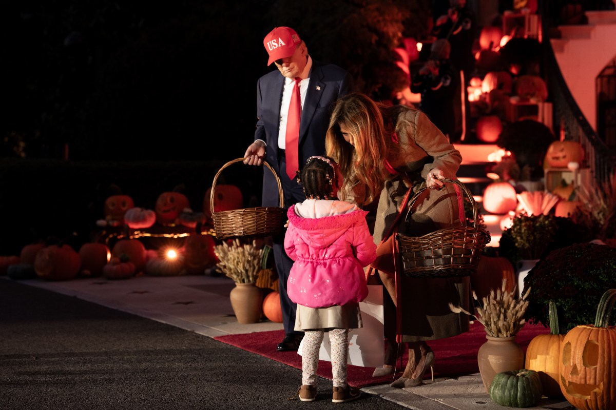 President Donald Trump and First Lady Melania Trump hand out candy to trick-or-treaters at the South Portico during Halloween celebrations at the White House, Thursday, October 30, 2025. (Official White House Photo by Andrea Hanks)