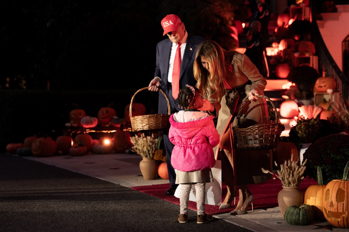 President Donald Trump and First Lady Melania Trump hand out candy to trick-or-treaters at the South Portico during Halloween celebrations at the White House, Thursday, October 30, 2025. (Official White House Photo by Andrea Hanks)