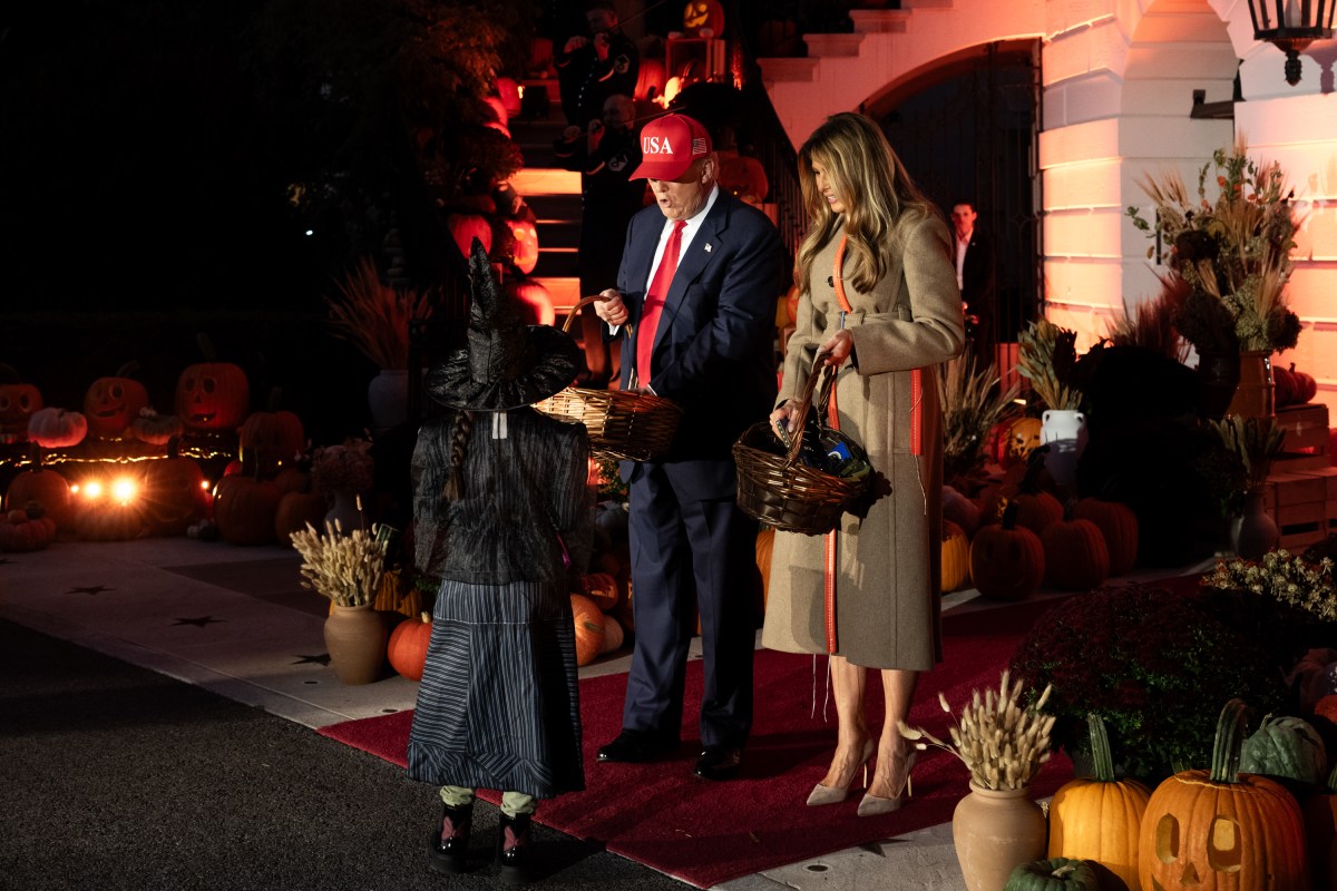 President Donald Trump and First Lady Melania Trump hand out candy to trick-or-treaters at the South Portico during Halloween celebrations at the White House, Thursday, October 30, 2025. (Official White House Photo by Andrea Hanks)