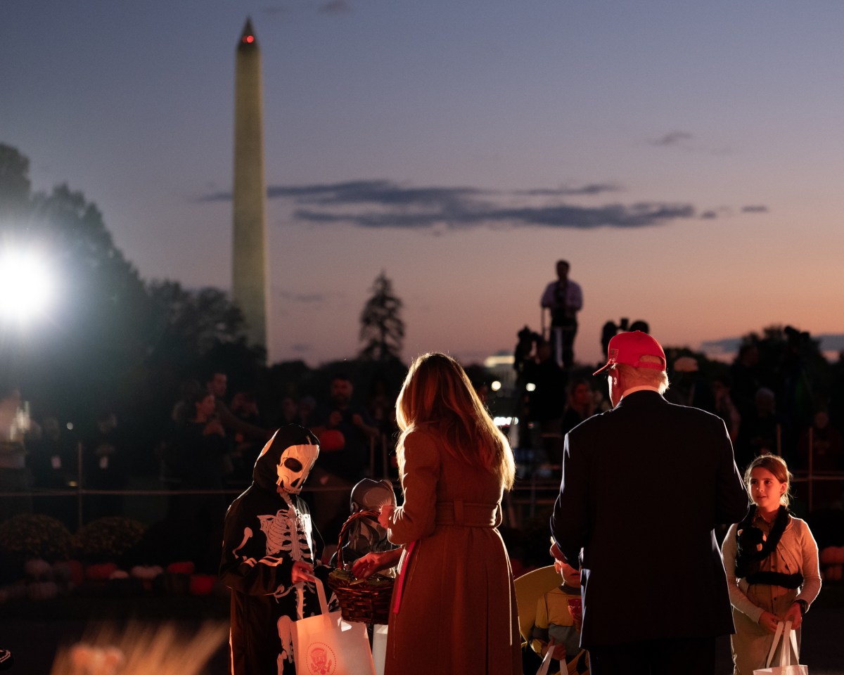 President Donald Trump and First Lady Melania Trump hand out candy to trick-or-treaters at the South Portico during Halloween celebrations at the White House, Thursday, October 30, 2025. (Official White House Photo by Andrea Hanks)