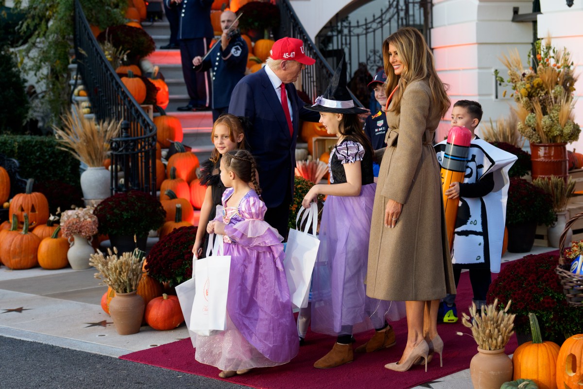 President Donald Trump and First Lady Melania Trump hand out candy to trick-or-treaters at the South Portico during Halloween celebrations at the White House, Thursday, October 30, 2025. (Official White House Photo by Andrea Hanks)