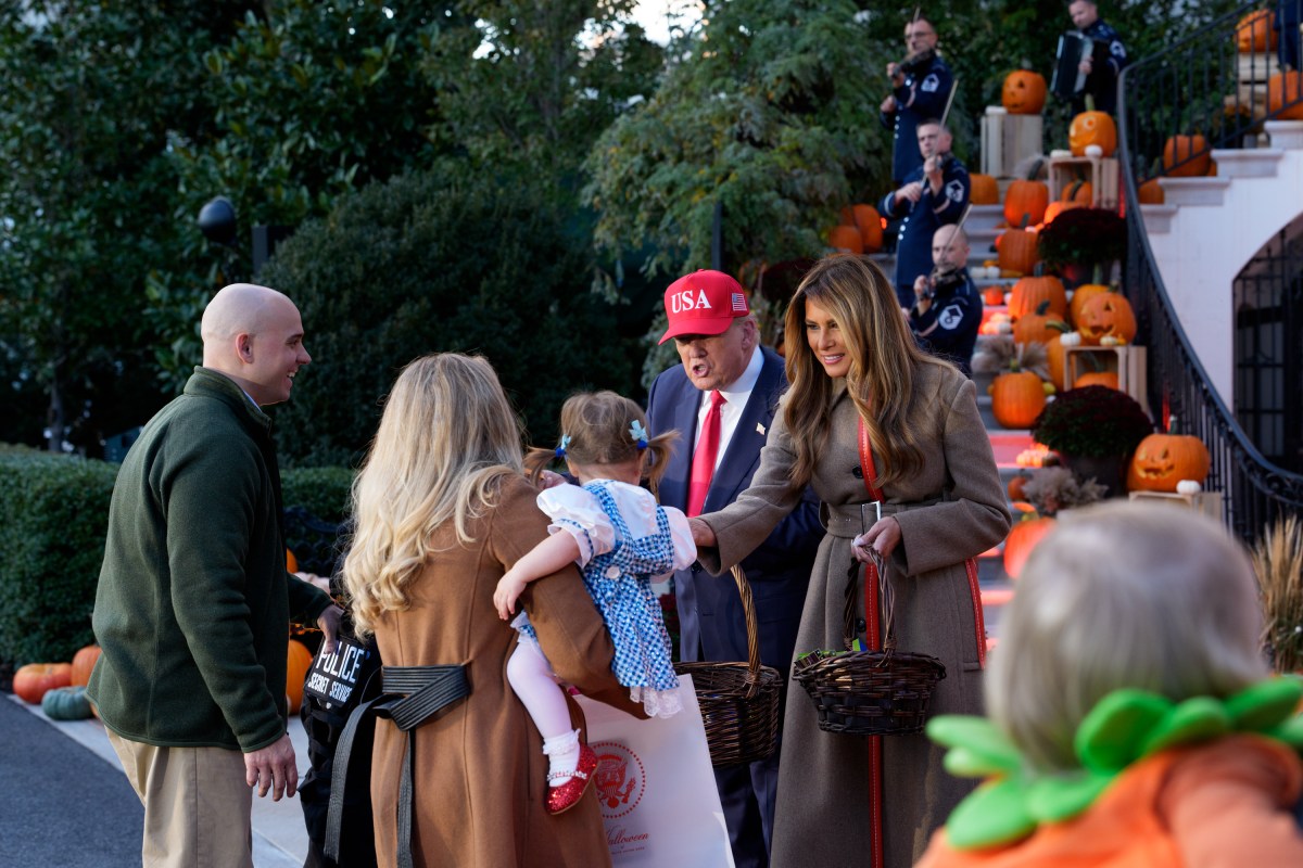 President Donald Trump and First Lady Melania Trump hand out candy to trick-or-treaters at the South Portico during Halloween celebrations at the White House, Thursday, October 30, 2025. (Official White House Photo by Andrea Hanks)