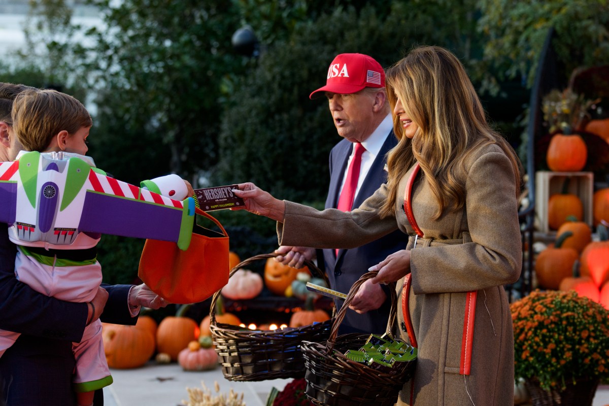 President Donald Trump and First Lady Melania Trump hand out candy to trick-or-treaters at the South Portico during Halloween celebrations at the White House, Thursday, October 30, 2025. (Official White House Photo by Andrea Hanks)