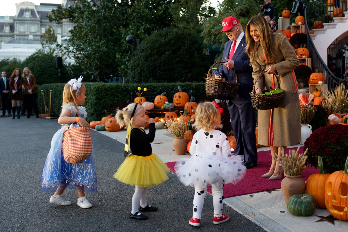 President Donald Trump and First Lady Melania Trump hand out candy to trick-or-treaters at the South Portico during Halloween celebrations at the White House, Thursday, October 30, 2025. (Official White House Photo by Andrea Hanks)