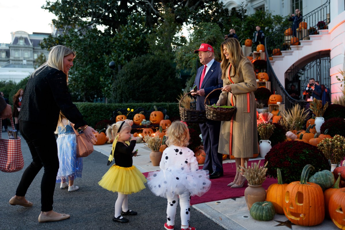 President Donald Trump and First Lady Melania Trump hand out candy to trick-or-treaters at the South Portico during Halloween celebrations at the White House, Thursday, October 30, 2025. (Official White House Photo by Andrea Hanks)