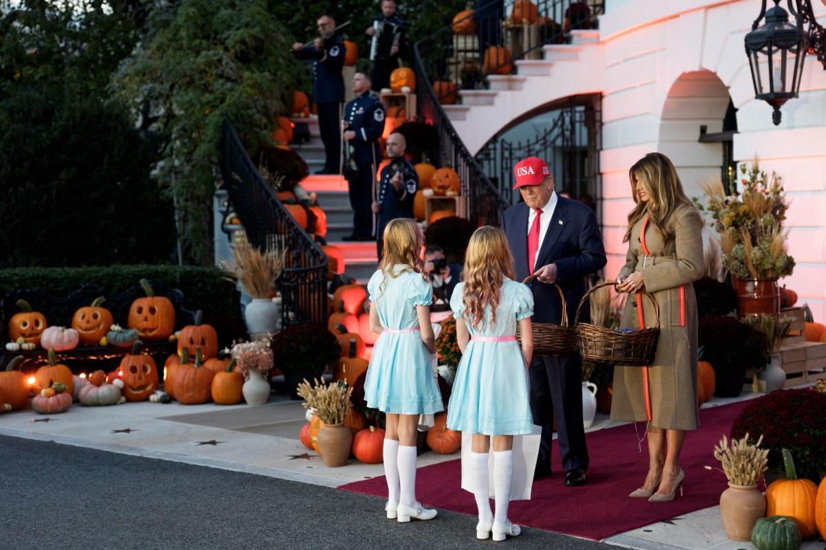 President Donald Trump and First Lady Melania Trump hand out candy to trick-or-treaters at the South Portico during Halloween celebrations at the White House, Thursday, October 30, 2025. (Official White House Photo by Andrea Hanks)