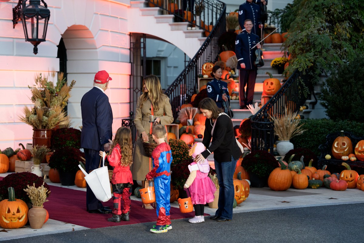 President Donald Trump and First Lady Melania Trump hand out candy to trick-or-treaters at the South Portico during Halloween celebrations at the White House, Thursday, October 30, 2025. (Official White House Photo by Andrea Hanks)