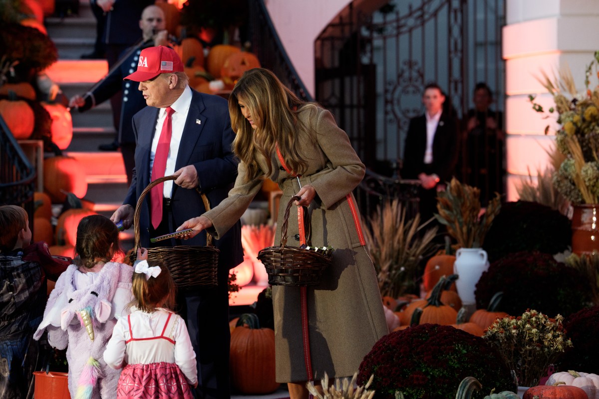 President Donald Trump and First Lady Melania Trump hand out candy to trick-or-treaters at the South Portico during Halloween celebrations at the White House, Thursday, October 30, 2025. (Official White House Photo by Andrea Hanks)