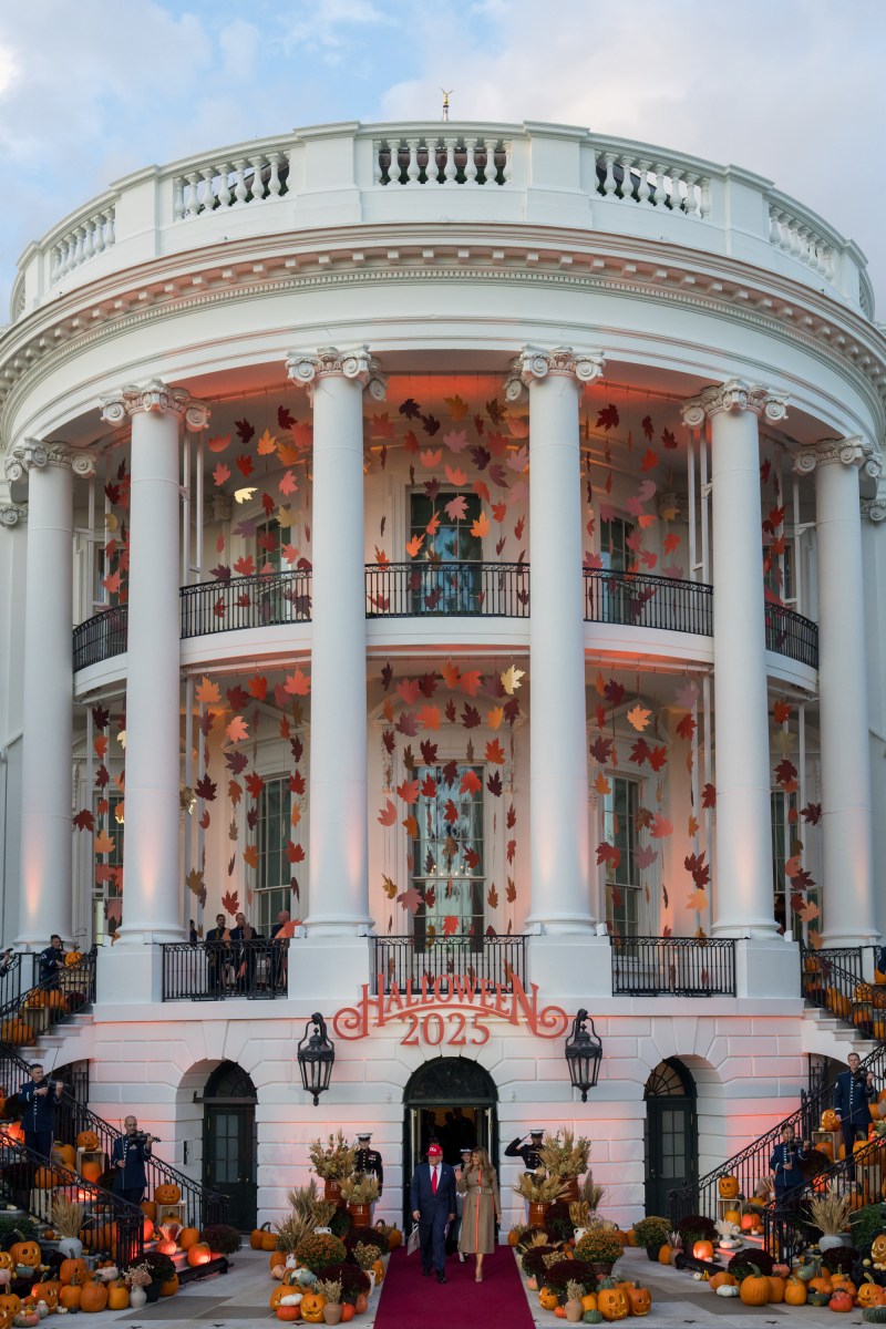 President Donald Trump and First Lady Melania Trump hand out candy to trick-or-treaters at the South Portico during Halloween celebrations at the White House, Thursday, October 30, 2025. (Official White House Photo by Cody Hendrix)