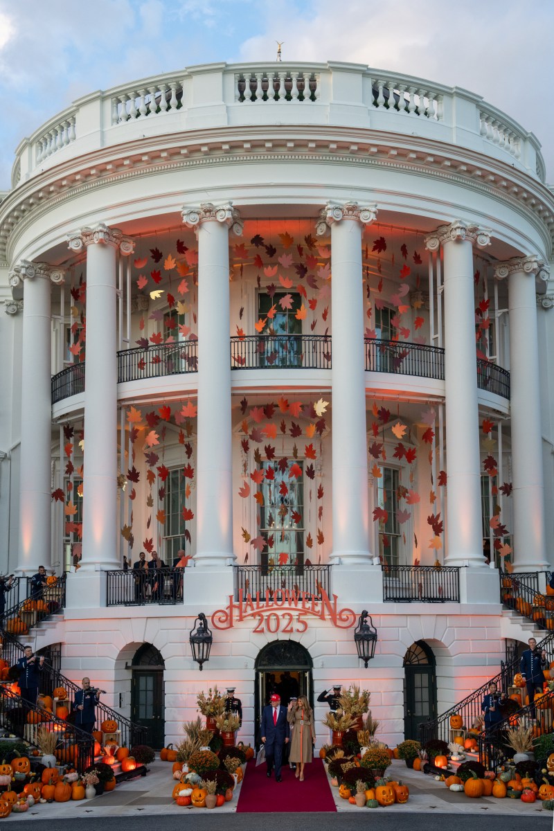 President Donald Trump and First Lady Melania Trump hand out candy to trick-or-treaters at the South Portico during Halloween celebrations at the White House, Thursday, October 30, 2025. (Official White House Photo by Cody Hendrix)