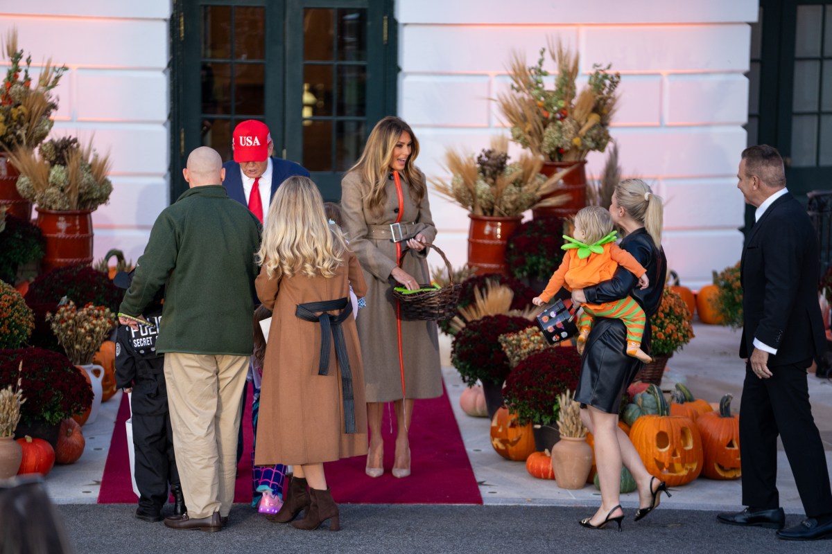 President Donald Trump and First Lady Melania Trump hand out candy to trick-or-treaters at the South Portico during Halloween celebrations at the White House, Thursday, October 30, 2025. (Official White House Photo by Cody Hendrix)