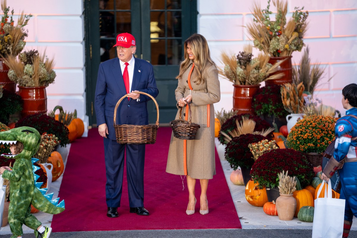 President Donald Trump and First Lady Melania Trump hand out candy to trick-or-treaters at the South Portico during Halloween celebrations at the White House, Thursday, October 30, 2025. (Official White House Photo by Cody Hendrix)