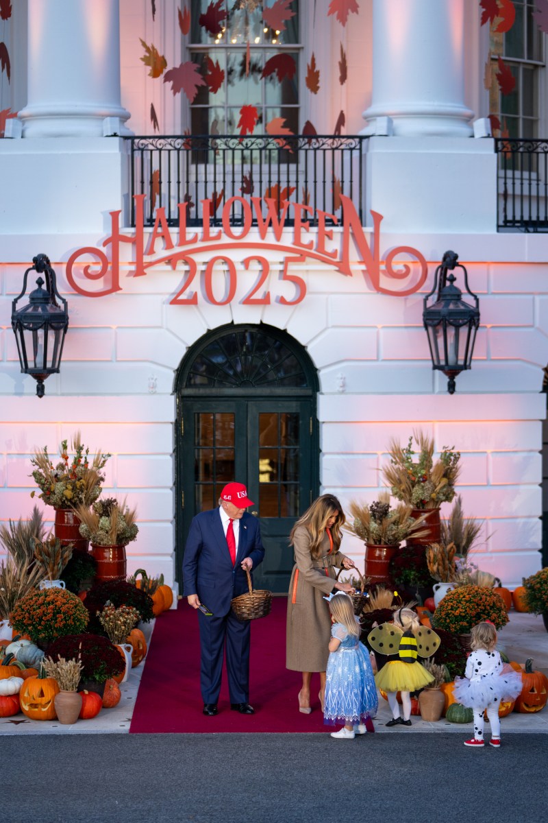 President Donald Trump and First Lady Melania Trump hand out candy to trick-or-treaters at the South Portico during Halloween celebrations at the White House, Thursday, October 30, 2025. (Official White House Photo by Cody Hendrix)