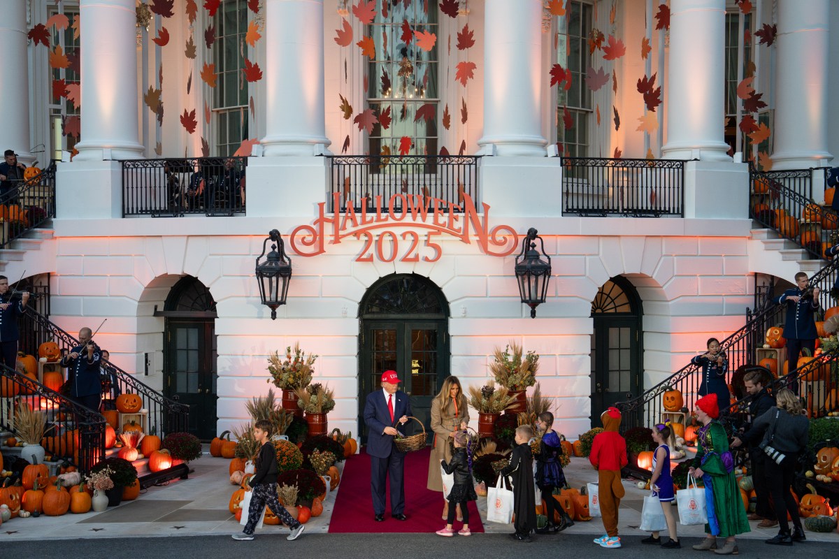President Donald Trump and First Lady Melania Trump hand out candy to trick-or-treaters at the South Portico during Halloween celebrations at the White House, Thursday, October 30, 2025. (Official White House Photo by Cody Hendrix)
