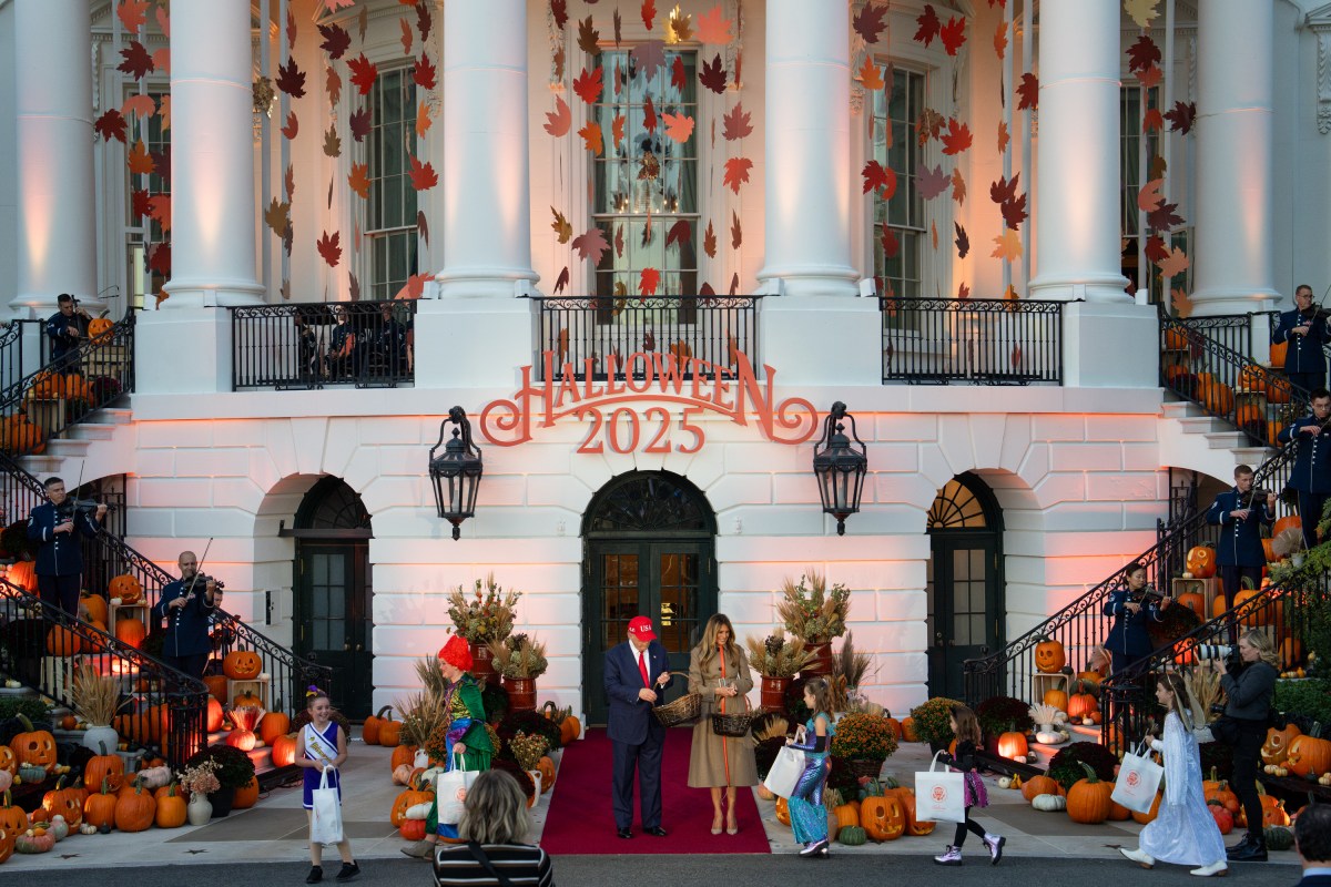 President Donald Trump and First Lady Melania Trump hand out candy to trick-or-treaters at the South Portico during Halloween celebrations at the White House, Thursday, October 30, 2025. (Official White House Photo by Cody Hendrix)
