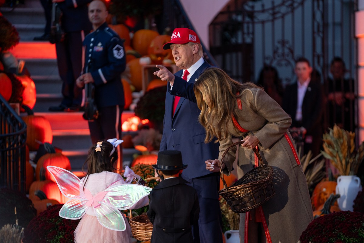 President Donald Trump and First Lady Melania Trump hand out candy to trick-or-treaters at the South Portico during Halloween celebrations at the White House, Thursday, October 30, 2025. (Official White House Photo by Cody Hendrix)