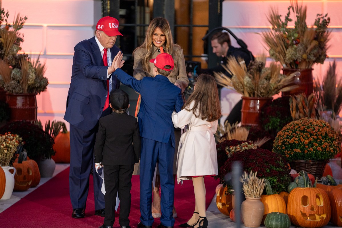 President Donald Trump and First Lady Melania Trump hand out candy to trick-or-treaters at the South Portico during Halloween celebrations at the White House, Thursday, October 30, 2025. (Official White House Photo by Cody Hendrix)