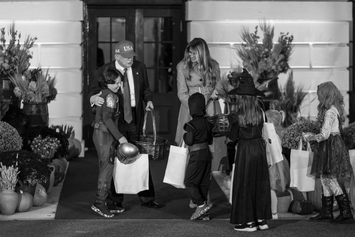President Donald Trump and First Lady Melania Trump hand out candy to trick-or-treaters at the South Portico during Halloween celebrations at the White House, Thursday, October 30, 2025. (Official White House Photo by Cody Hendrix)