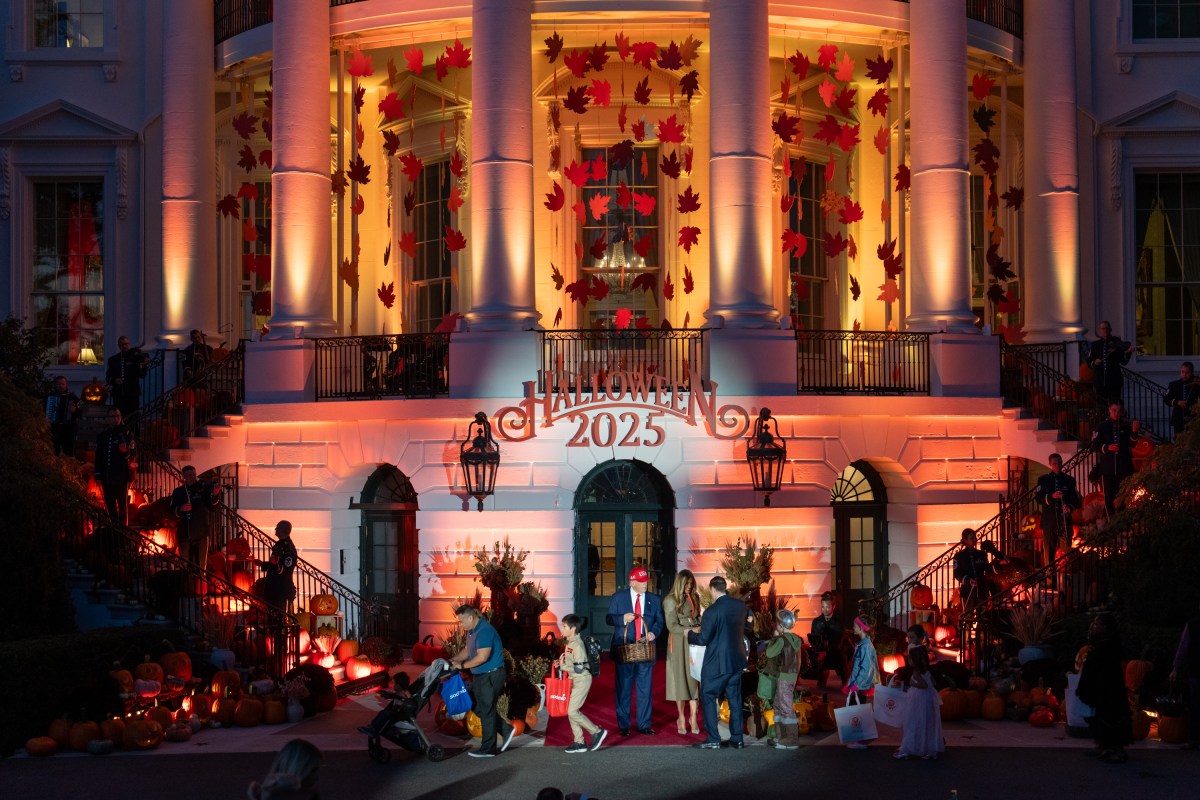 President Donald Trump and First Lady Melania Trump hand out candy to trick-or-treaters at the South Portico during Halloween celebrations at the White House, Thursday, October 30, 2025. (Official White House Photo by Cody Hendrix)