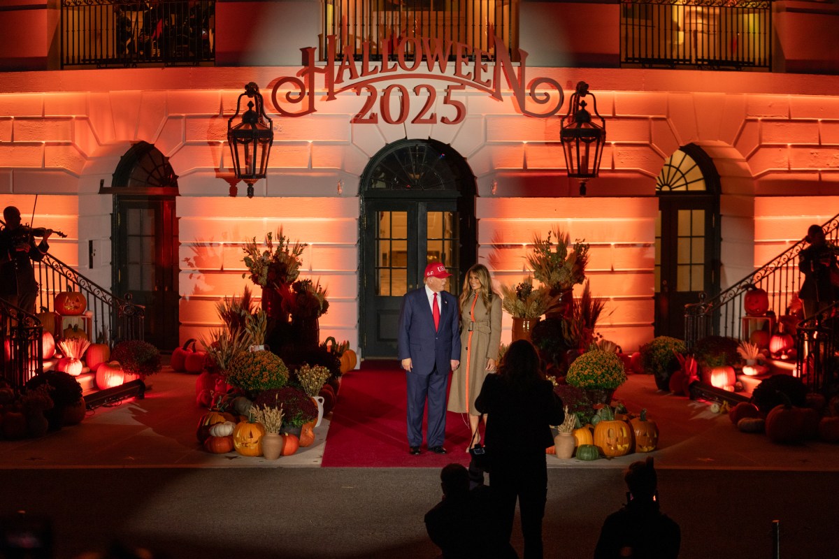 President Donald Trump and First Lady Melania Trump hand out candy to trick-or-treaters at the South Portico during Halloween celebrations at the White House, Thursday, October 30, 2025. (Official White House Photo by Cody Hendrix)