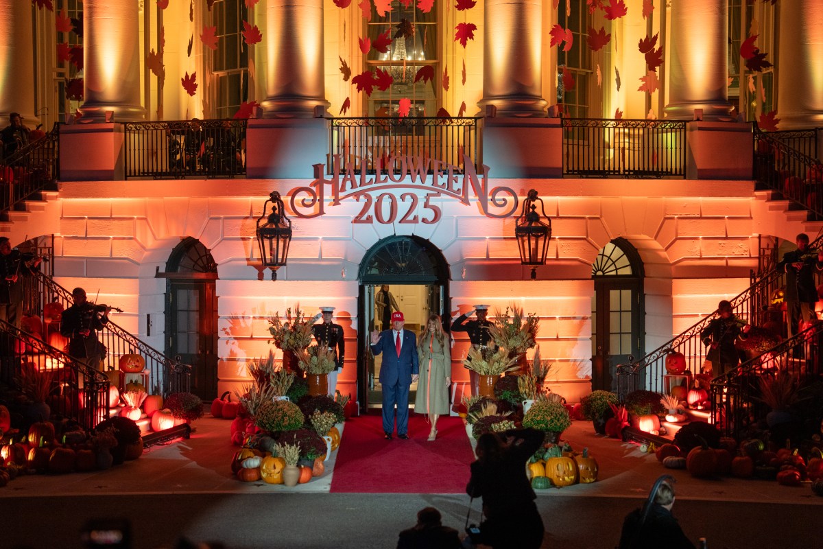 President Donald Trump and First Lady Melania Trump hand out candy to trick-or-treaters at the South Portico during Halloween celebrations at the White House, Thursday, October 30, 2025. (Official White House Photo by Cody Hendrix)