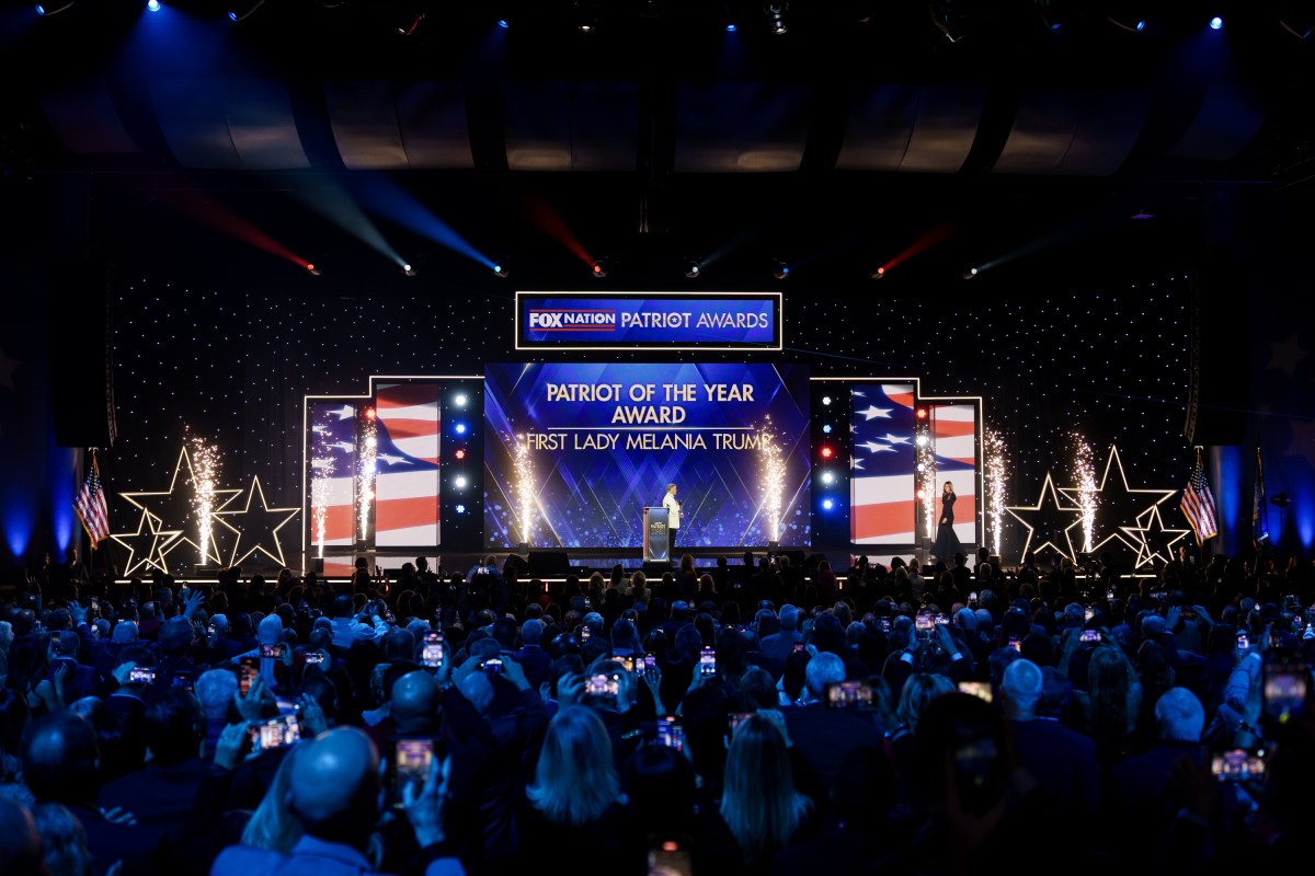 Fox Host Sean Hannity presents First Lady Melania Trump with the “Patriot of the Year” award at the Fox Nation Patriot Awards Ceremony in Brookeville, NY, Thursday, November 6, 2025. (Official White House Photo by Andrea Hanks)