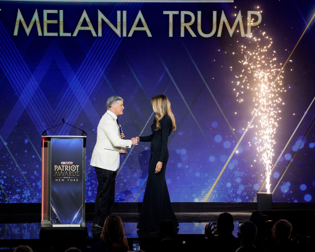 Fox Host Sean Hannity presents First Lady Melania Trump with the “Patriot of the Year” award at the Fox Nation Patriot Awards Ceremony in Brookeville, NY, Thursday, November 6, 2025. (Official White House Photo by Andrea Hanks)