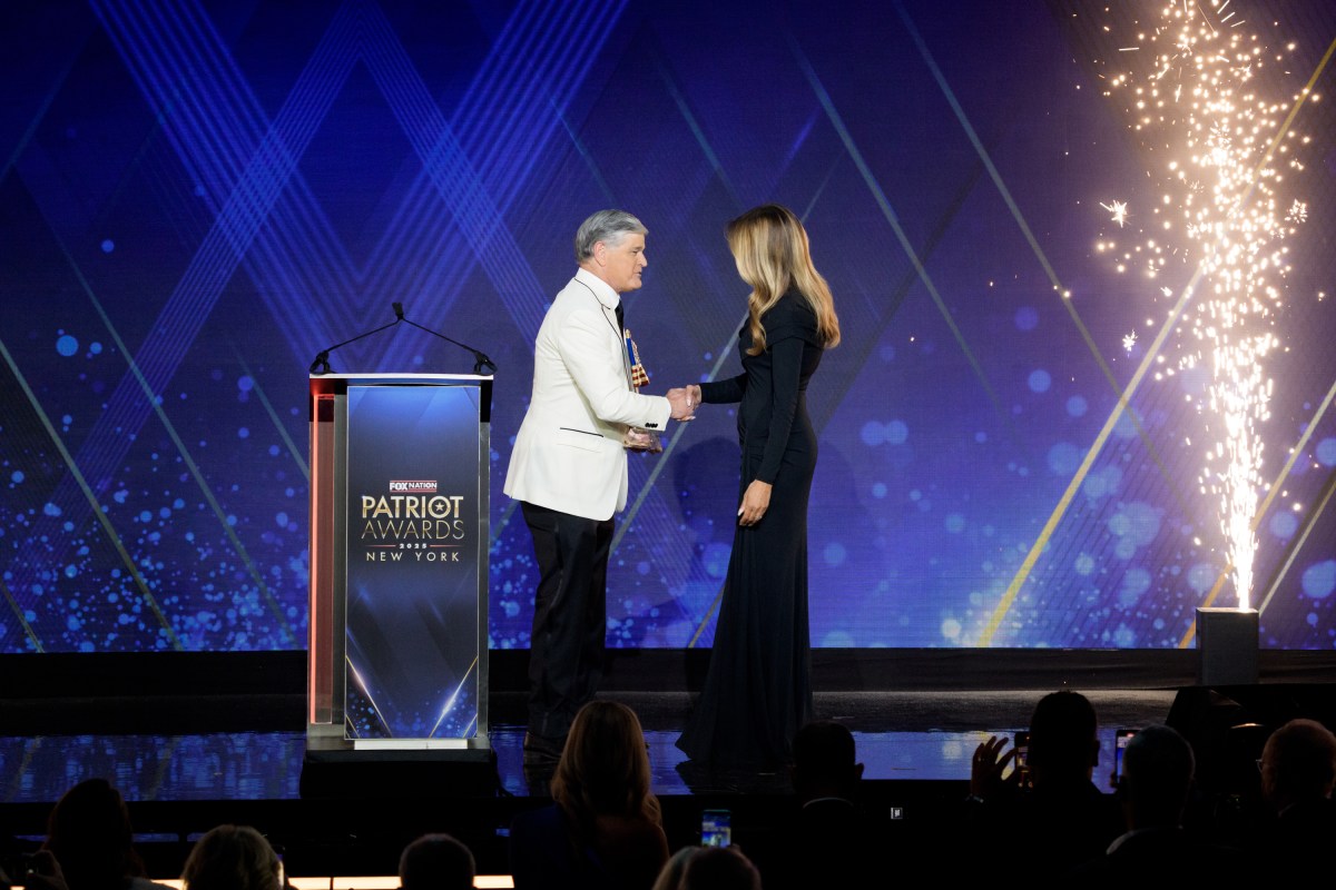 Fox Host Sean Hannity presents First Lady Melania Trump with the “Patriot of the Year” award at the Fox Nation Patriot Awards Ceremony in Brookeville, NY, Thursday, November 6, 2025. (Official White House Photo by Andrea Hanks)