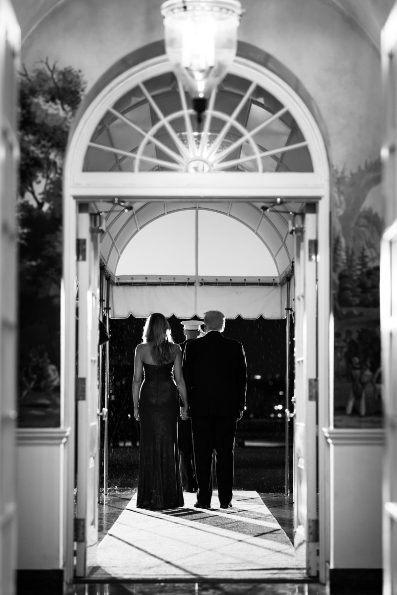 President Donald Trump and First Lady Melania Trump greet Crown Prince and Prime Minister Mohammed bin Salman Al Saud of Saudi Arabia, Tuesday, November 18, 2025, at the South Portico of the White House. (Official White House Photo by Andrea Hanks)
