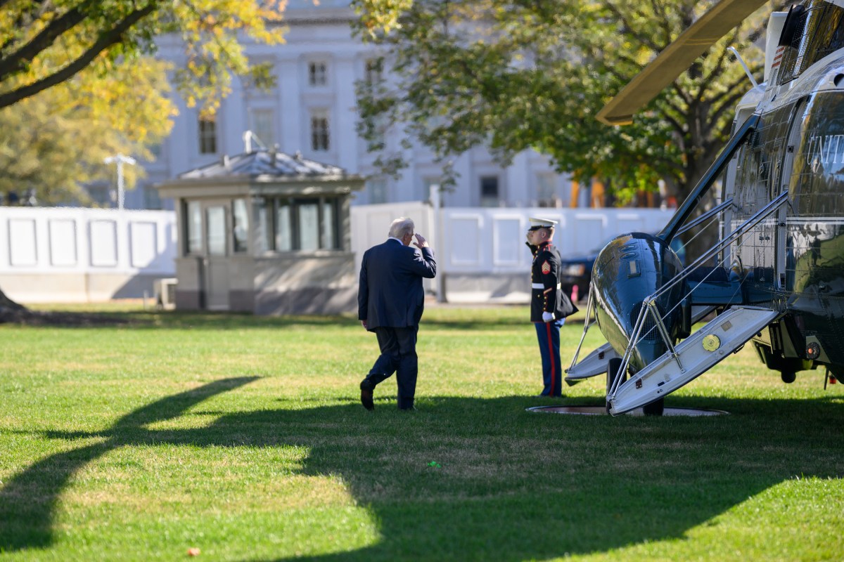 President Donald Trump departs the White House en route to Miami to deliver remarks at the America Business Forum, Wednesday, November 5, 2025. (Official White House Photo by Daniel Torok)
