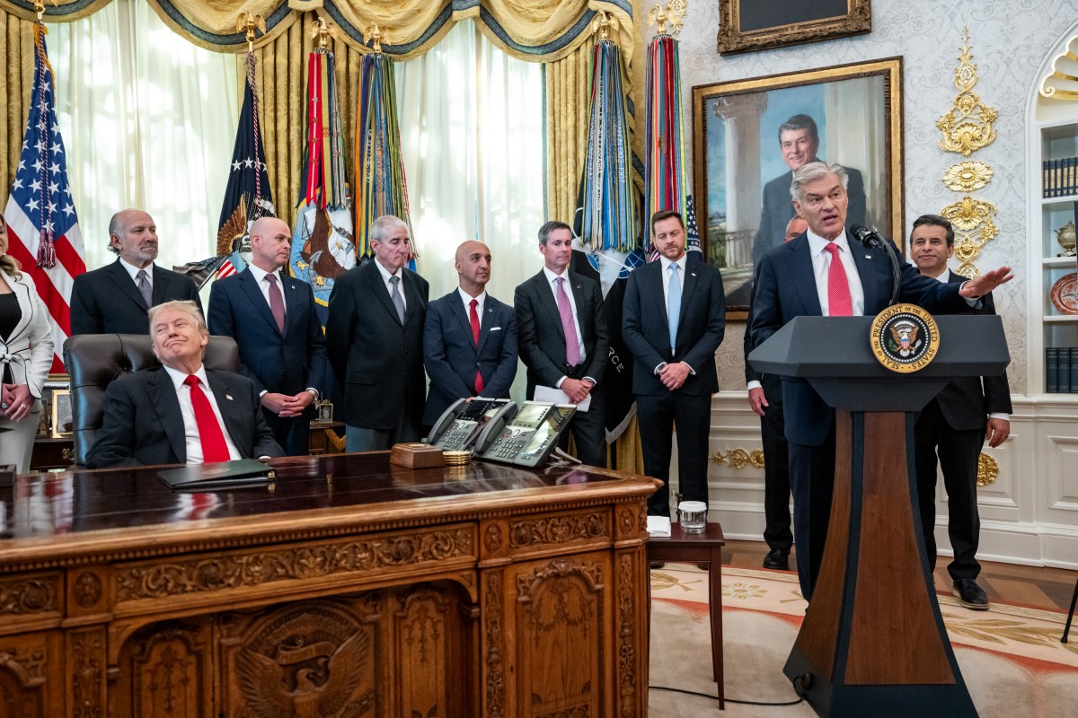 CMMS Administrator Dr. Mehmet Oz delivers remarks after President Donald Trump’s announcement on lowering drug prices in the Oval Office, Thursday, November 6, 2025. (Official White House Photo by Abe McNatt)