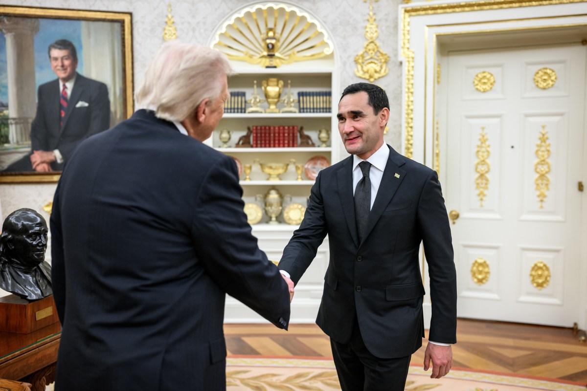 President Donald Trump meets with the President of the Republic of Turkmenistan Serdar Gurbangulyýewiç Berdimuhamedow in the Oval Office before a dinner with other C5 Central Asian leaders, Thursday, November 6, 2025. (Official White House Photo by Daniel Torok)