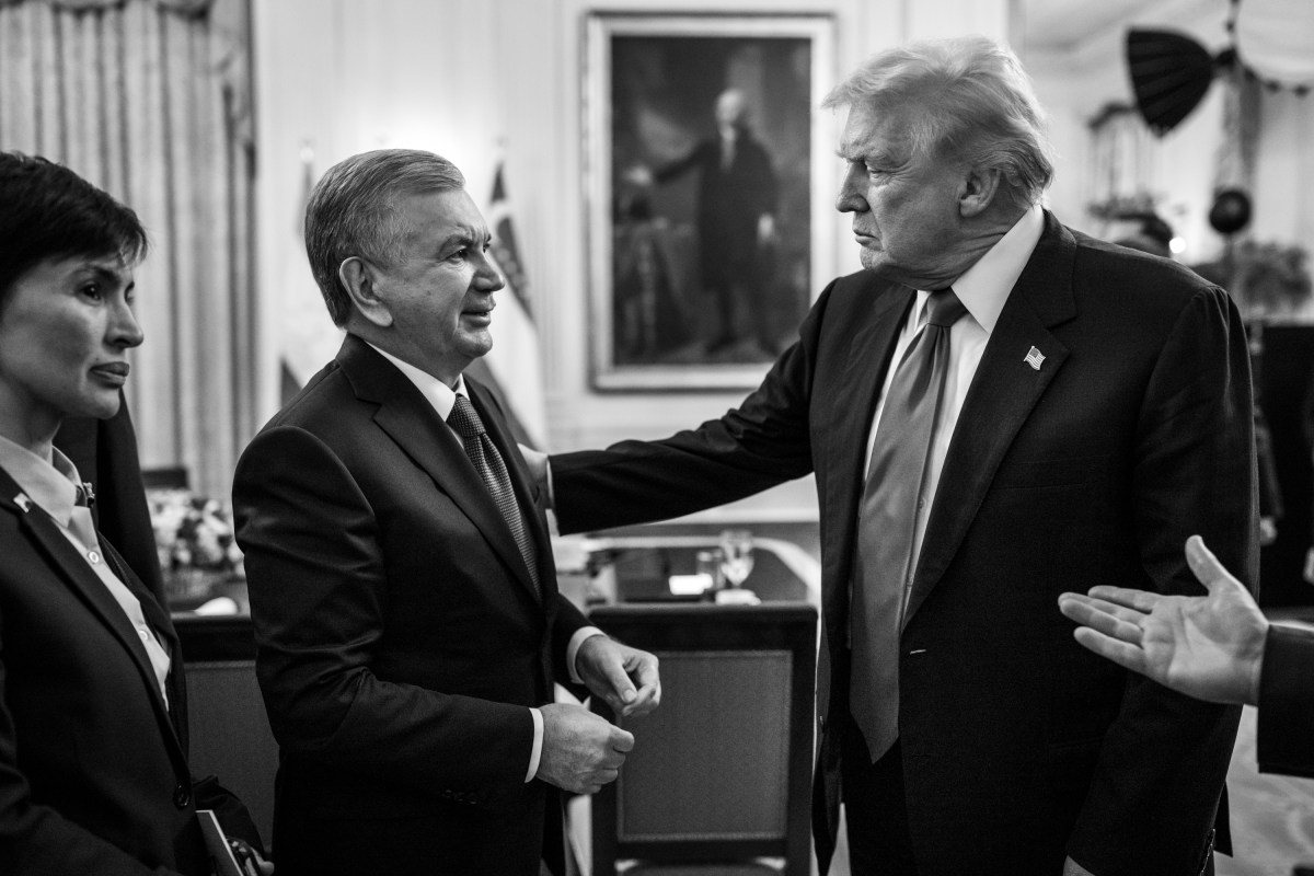 President Donald Trump speaks with the President of the Republic of Uzbkeistan Shavkat Mirziyoyev after a dinner with leaders of C5 Central Asian countries in the East Room of the White House, Thursday, November 6, 2025. (Official White House Photo by Daniel Torok)