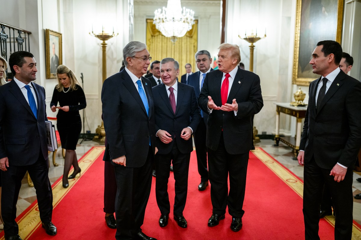 President Donald Trump speaks with leaders of C5 Central Asian countries after a dinner in the East Room of the White House, Thursday, November 6, 2025. (Official White House Photo by Daniel Torok)