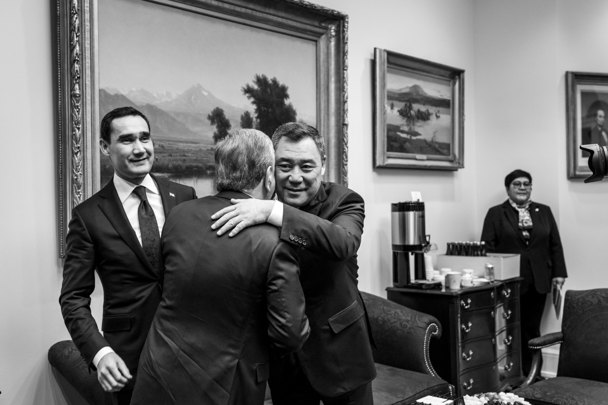 The President of the Kyrgyzstan Republic Sadyr Nurgojo uulu Japarov and the President of the Republic of Turkmenistan Serdar Gurbangulyýewiç Berdimuhamedow greet the President of the Republic of Uzbkeistan Shavkat Mirziyoyev in the Roosevelt Room of the White House before a dinner with President Donald Trump and other C5 Central Asian leaders, Thursday, November 6, 2025. (Official White House Photo by Molly Riley)