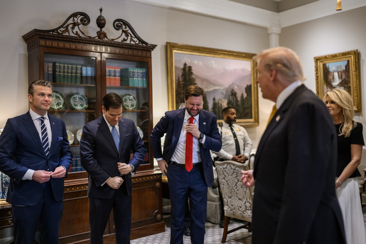 President Donald Trump and members of the U.S. delegation await the arrival of Hungarian Prime Minister Viktor Orban in the West Wing Lobby of the White House, Friday, November 7, 2025. (Official White House Photo by Mollly Riley)