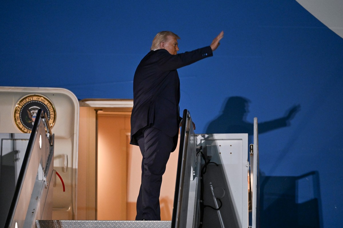President Donald Trump boards Air Force One at Palm Beach International Airport in West Palm Beach, Florida on Sunday, November 16, 2025, en route Joint Base Andrews, Maryland  (Official White House Photo by Molly Riley)