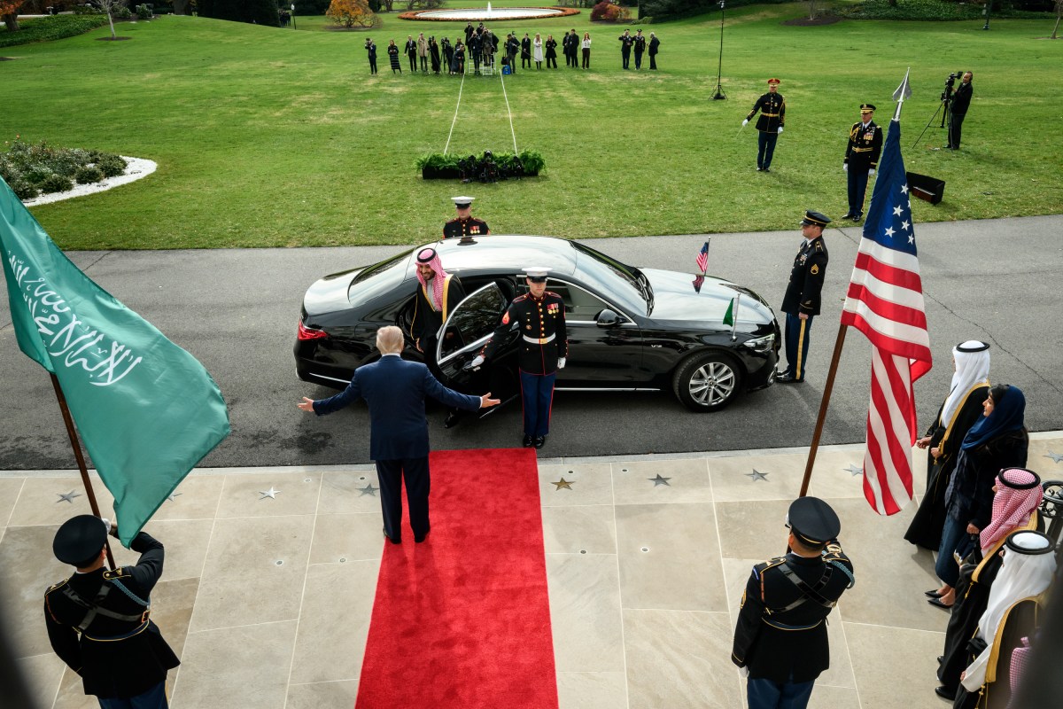 President Donald Trump welcomes Crown Prince and Prime Minister Mohammed bin Salman Al Saud of Saudi Arabia at the South Portico of the White House, Tuesday, November 18, 2025. (Official White House Photo by Daniel Torok)