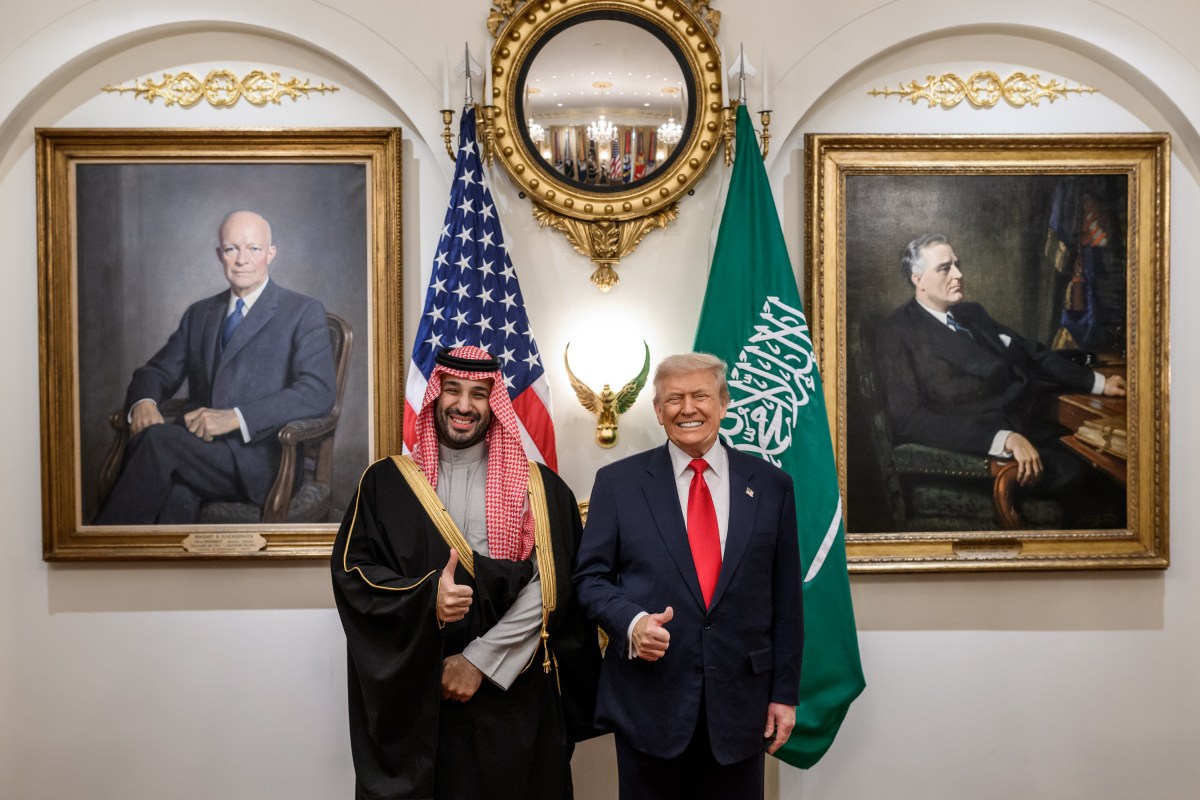 President Donald Trump and Crown Prince and Prime Minister Mohammed bin Salman Al Saud of Saudi Arabia pose for a portrait in the Cabinet Room of the White House, Tuesday, November 18, 2025. (Official White House Photo by Daniel Torok)