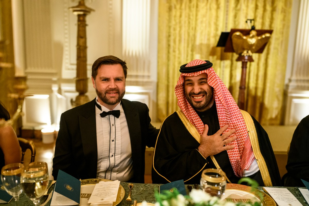 President Donald Trump and First Lady Melania Trump host a dinner for Crown Prince and Prime Minister Mohammed bin Salman Al Saud of Saudi Arabia, Tuesday, November 18, 2025, in the East Room of the White House. (Official White House Photo by Daniel Torok)
