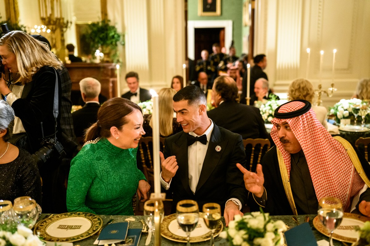 President Donald Trump and First Lady Melania Trump host a dinner for Crown Prince and Prime Minister Mohammed bin Salman Al Saud of Saudi Arabia, Tuesday, November 18, 2025, in the East Room of the White House. (Official White House Photo by Daniel Torok)