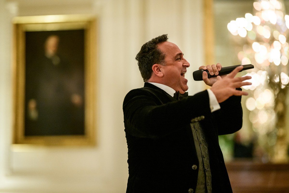 Tenor Christopher Maccio and the President’s Own Marine Band Orchestra perform at a dinner for Crown Prince and Prime Minister Mohammed bin Salman Al Saud of Saudi Arabia, Tuesday, November 18, 2025, in the East Room of the White House. (Official White House Photo by Daniel Torok)