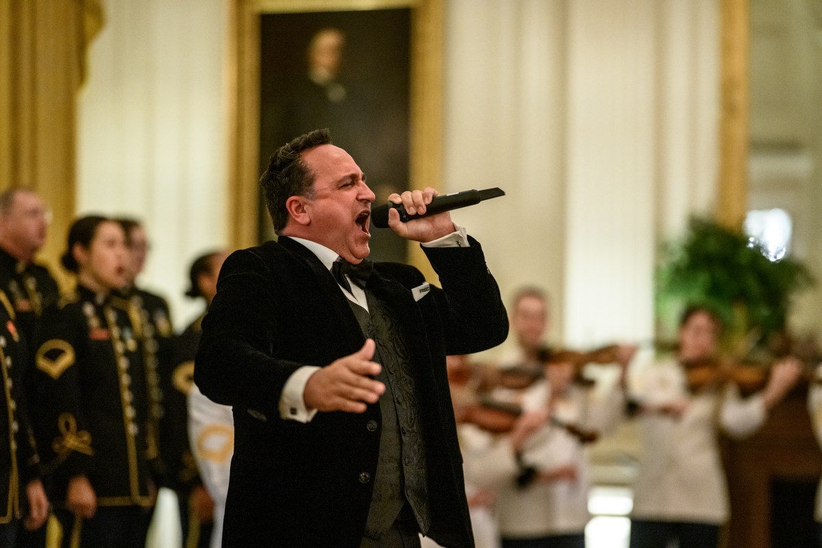 Tenor Christopher Maccio and the President’s Own Marine Band Orchestra perform at a dinner for Crown Prince and Prime Minister Mohammed bin Salman Al Saud of Saudi Arabia, Tuesday, November 18, 2025, in the East Room of the White House. (Official White House Photo by Daniel Torok)