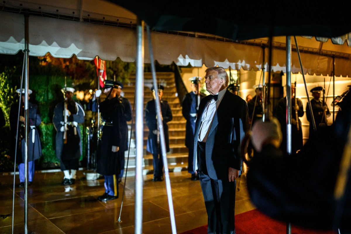 President Donald Trump bids farewell to Crown Prince and Prime Minister Mohammed bin Salman Al Saud of Saudi Arabia after a dinner in the Prince’s honor, Tuesday, November 18, 2025, at the South Portico of the White House. (Official White House Photo by Daniel Torok)