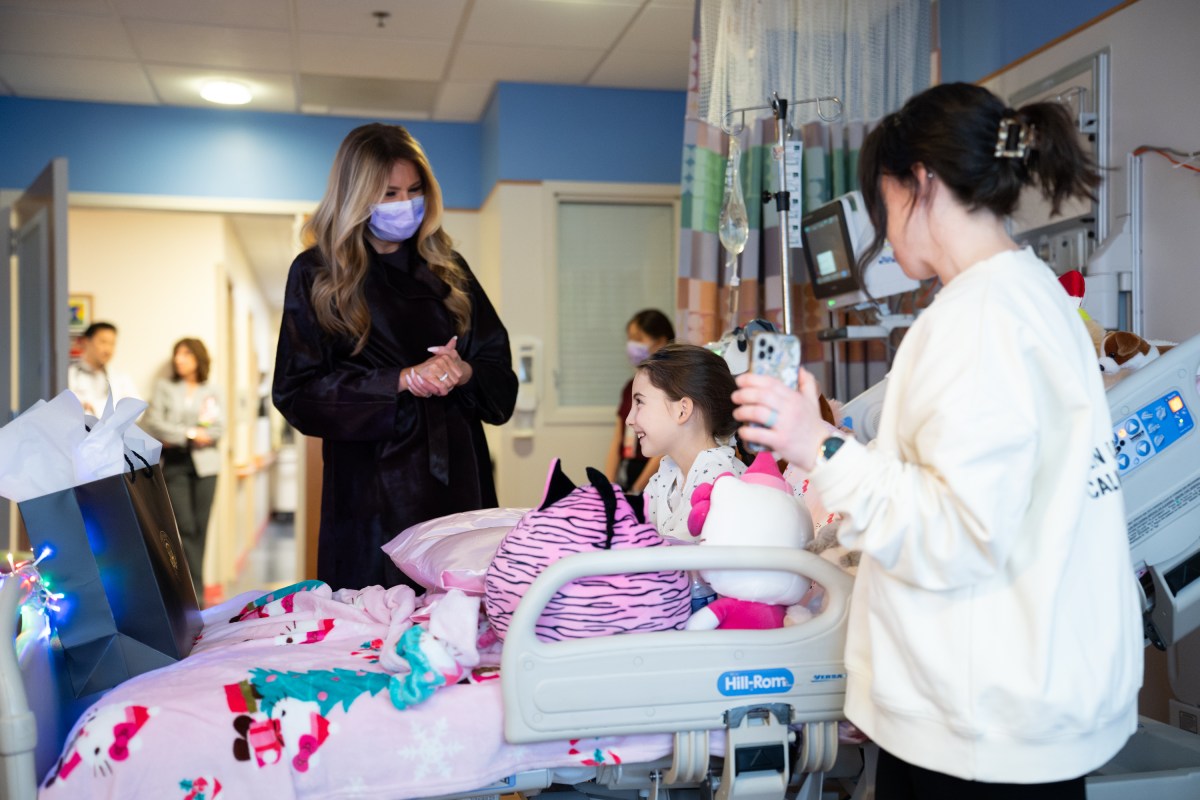 First Lady Melania Trump visits patients and their families at the Children’s National Medical Center in Washington, D.C. on Friday, December 5, 2025. (Official White House Photo by Andrea Hanks)